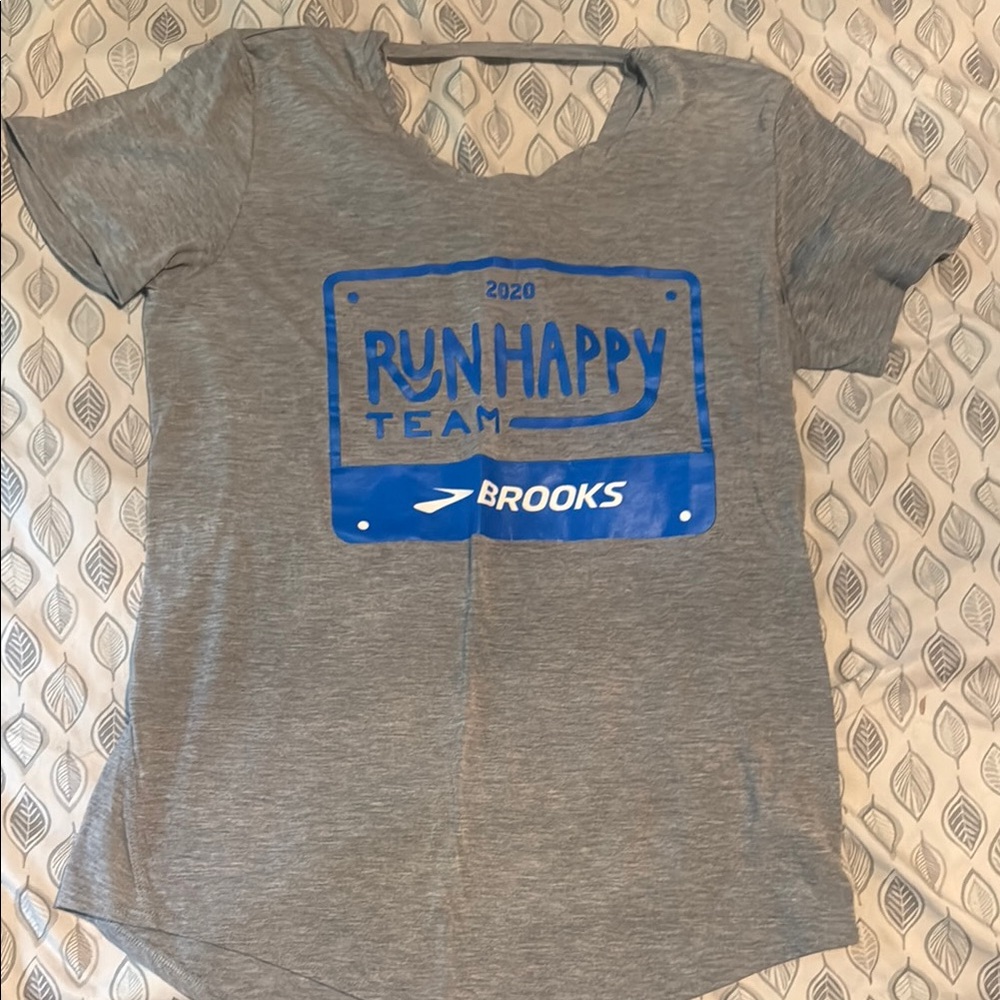 Brooks Heather Gray T-Shirt with Blue Graphic